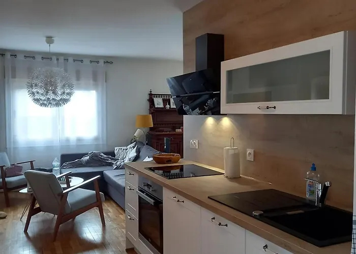 La Maison De Valerie La Flèche